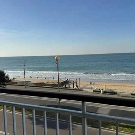 Beautiful With Balcon In La Baule-Escoublac